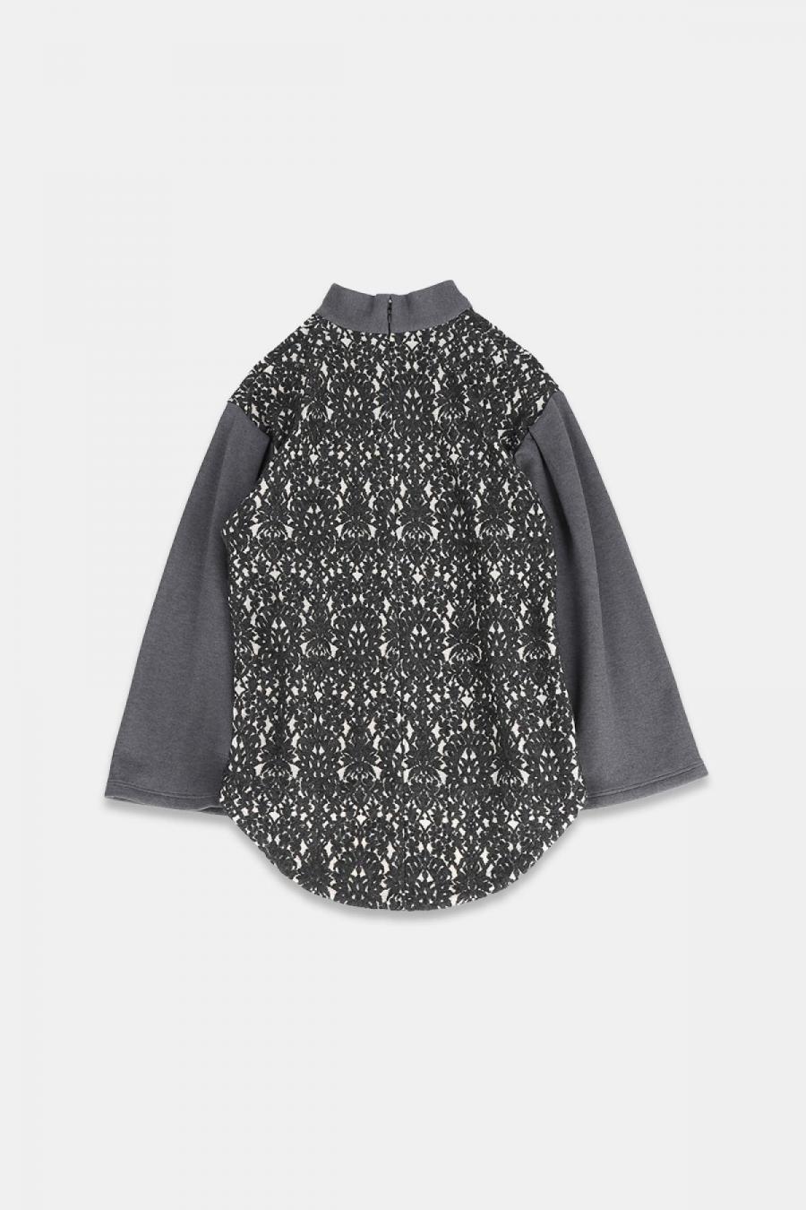 ハイネックプルオーバー　タペスト柄レース切替